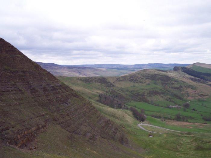 Mam Tor looking back towards Lose Hill